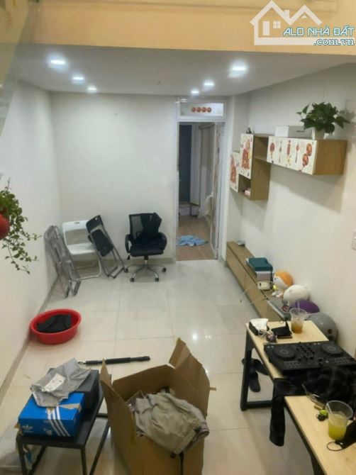 HXH đường Đồng Đen, Tân Bình, 30m2, 5 Tầng, 3,2m x 9,5m, chỉ 6 tỷ 7 - 8