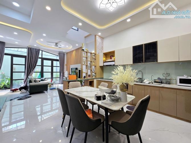 SIÊU PHẨM NHÀ ĐẸP - KHU THANH BÌNH - HẢI CHÂU , NHÀ 3 TẦNG, DTSD 150M, GIÁ CHỈ 4 TYX - 8