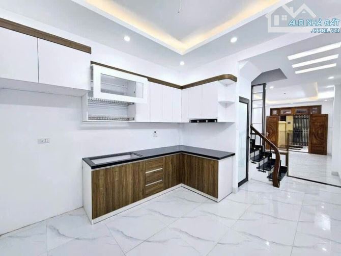 BÁN NHÀ TRUNG TÂM LIÊN MẠC 37,2m2  5 TẦNG NHÀ MỚI CHỈ VIỆC VỀ Ở Ô TÔ VÀO NHÀ