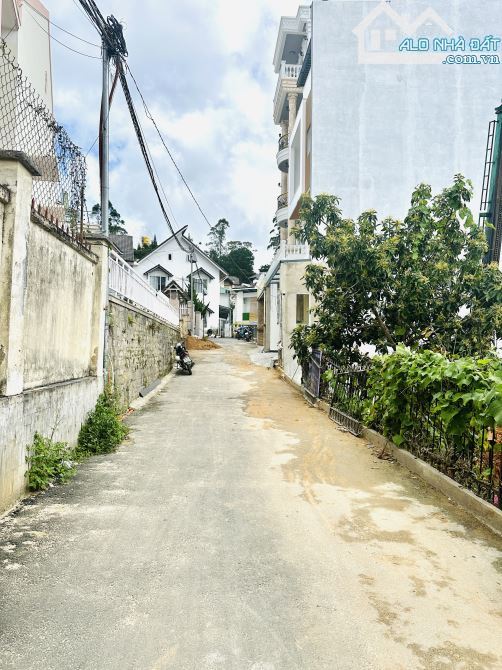 CHỈ 4ty850 CHO LÔ ĐẤT NGAY TRƯỜNG ĐẠI HỌC ĐÀ LẠT