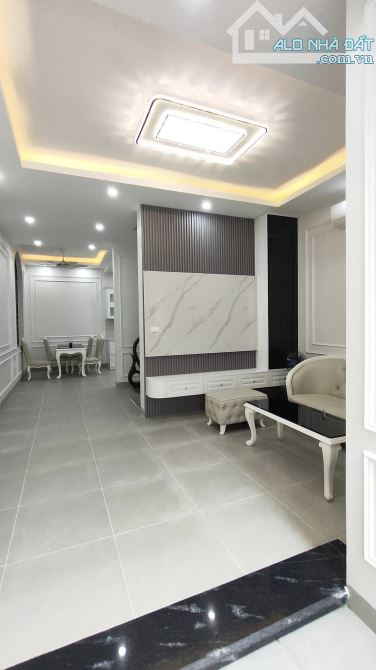 Bán nhà phố Quan Nhân, Thanh Xuân 52m2, 4 tầng, Mt 5.2m, giá 9 tỷ sát hồ Quan Nhân