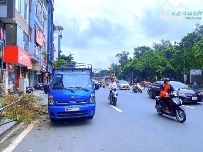 Bán nhà mặt phố Tây Sơn, 6 tâng, giá 11.3 tỷ, vỉa hè rộng, kinh doanh đỉnh cao.