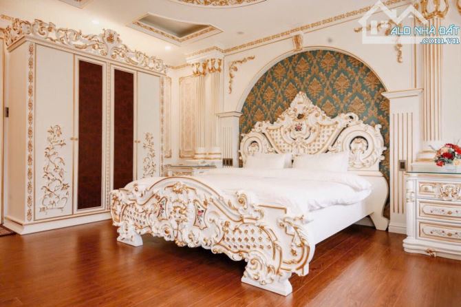 BÁN CĂN KHÁCH SẠN KINH DOANH CỰC TỐT MẶT TIỀN BÙI THỊ XUÂN ĐÀ LẠT