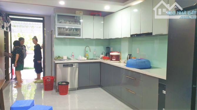 NHÀ ĐẸP LÂM VĂN BỀN - QUẬN 7. 68M2, 3 TẦNG OTO VÔ NHÀ, GIÁ: 7.5 TỶ.