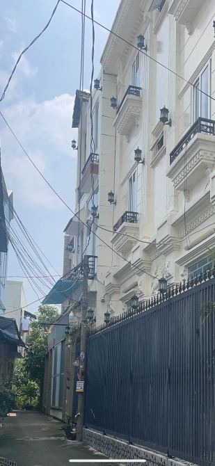 Quận 7,nhà 3 tầng, hẻm xe hơi,56m2.p Phú Mỹ.Giá 5,5 tỷ/TL