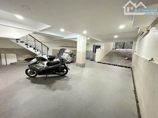 Cho Thuê Biệt thự Đường Cao Đức Lân An Phú Quận 2 Hầm trệt 2 lầu 500m² - 1