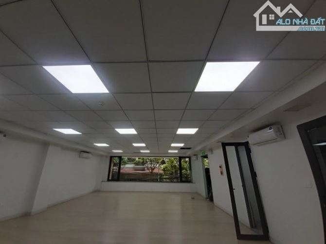 26 tỷ nhà mặt phố Phạm Tuấn Tài,Cầu Giấy 60m² 7T MT 5m nhà siêu đẹp trước cửa 3 làn ô tô t - 1