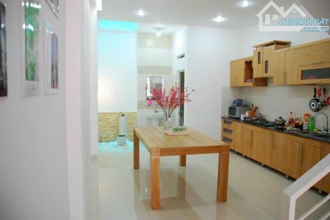 Bán căn: Thoại Ngọc Hầu - Hòa Thạnh - Tân Phú - 4 tầng - 60m2 - Hẽm 7m - 2