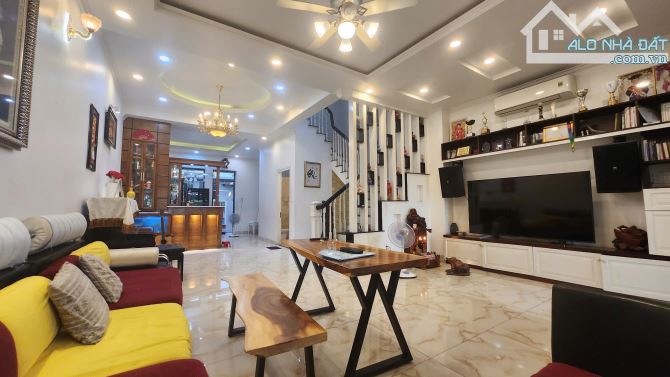 PHỐ ĐÔNG VILLAGE - KHU VIP Q2 - 120M2(6X20M) - NGUYỄN THỊ ĐỊNH - 10 PHÚT SANG Q1 - HỒ BƠI - 3