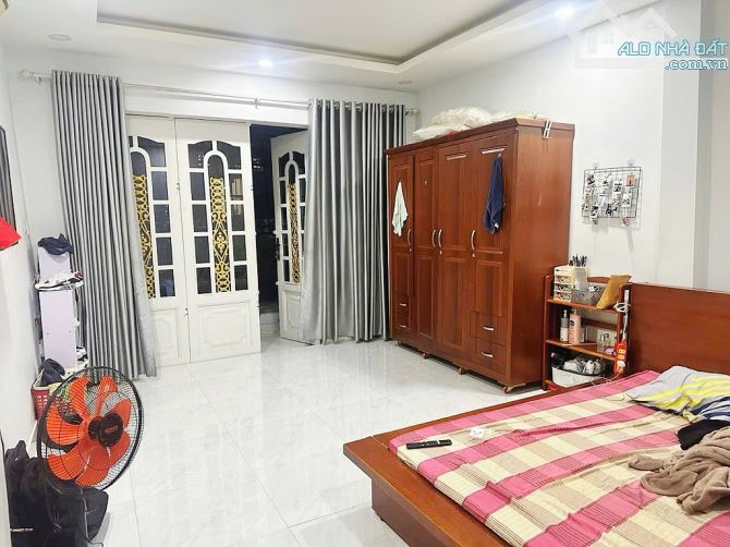 Bán nhà Phạm Thế Hiển, ngang 4, 68m2, mới đẹp, 4 tầng btct, pháp lý chuẩn, không QH, quận - 3