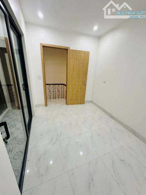 🏡 3,X TỶ MINH KHAI - NGÕ Ô TÔ - 21M² - SỔ ĐỎ RIÊNG 🏡 - 5