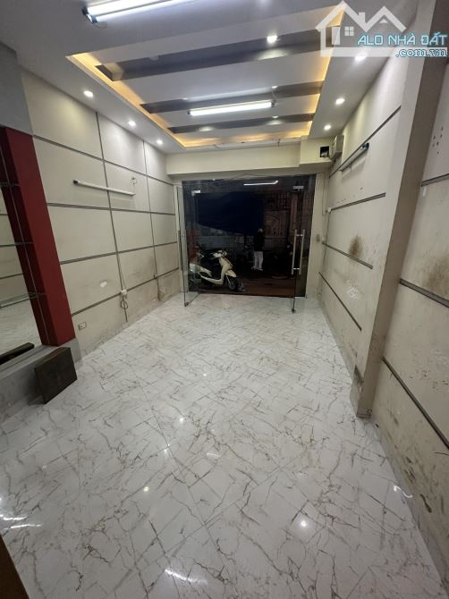 Bán nhà đẹp ở ngày Cầu Giấy. Sổ A4 46m, 5 tầng, MT4m Giá 12.9 tỷ Ngõ ô tô Kdoanh
