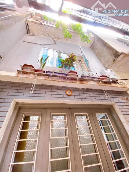 Bán nhà Nguyễn Lương Bằng Đống Đa. DT45m, 3 tầng 3 ngủ Giá 7.5 tỷ Ngõ 3 gác, 10m ra Ô tô