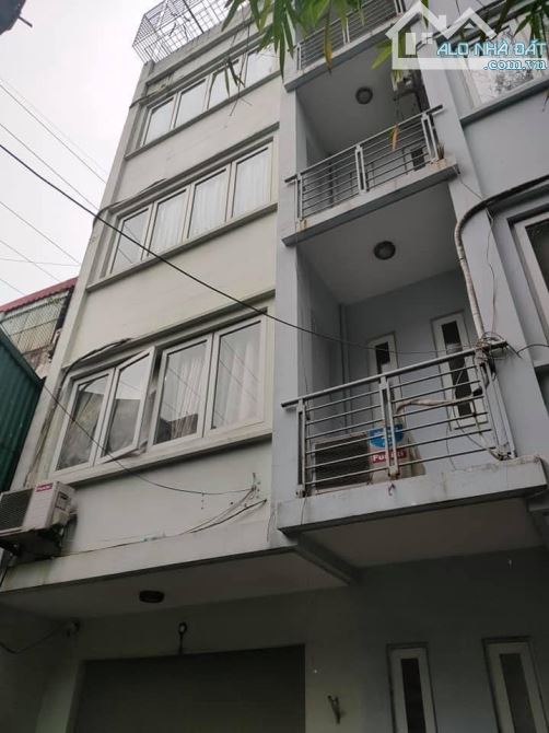 Bán nhà đệp ở luôn Hào Nam Đống Đa. DT32m 5 tầng 4 ngủ MT3m5 Giá 8 tỷ