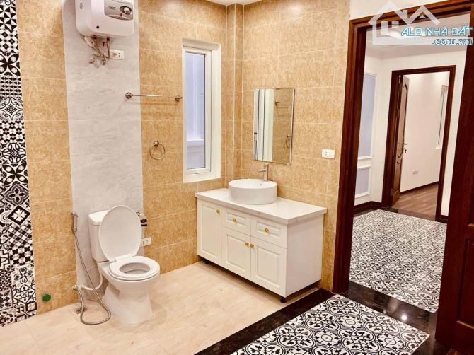 Nhà Cổ Linh, Long Biên.6.25 tỷ, ô tô đỗ cửa, dòng tiền 22triệu /1T