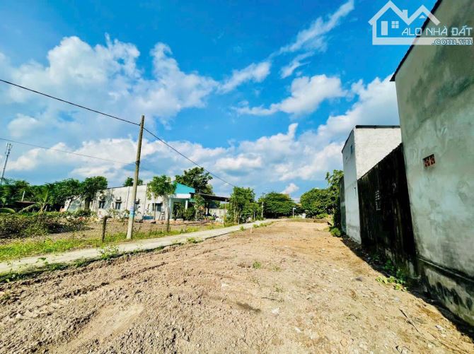 Bán đất gần Chợ Mỹ Hạnh Nam , ĐỨC HÒA , 1 tỷ 400 Triệu , Sổ Hồng 220m2