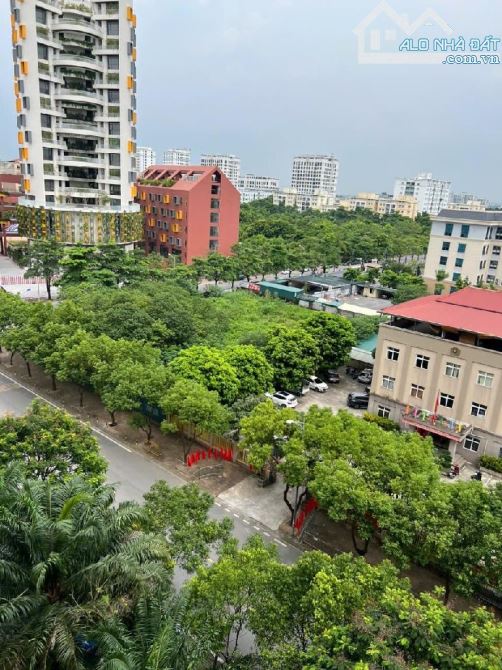 Chủ chuyển xuống mặt đất, cần bán chung cư Việt Hưng, Tầng trung, 81m2, 4 tỷ