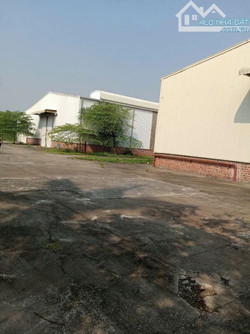 Cho thuê DT 2,500m2 - 5,000m2 ngay giáp KCN Quang Minh , Mê Linh,  . PC vách tường