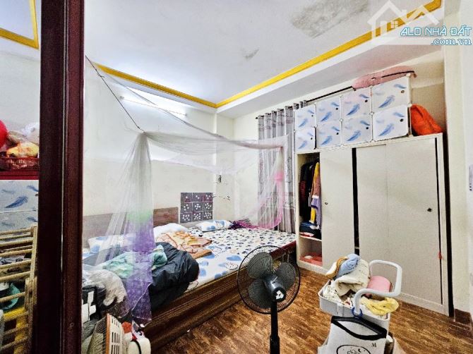 Đê La Thành, lô góc, thông Hào Nam, ngõ rộng, 40m2 x 5 tầng, mặt tiền 4,6m, chào 7,8 tỷ - 1
