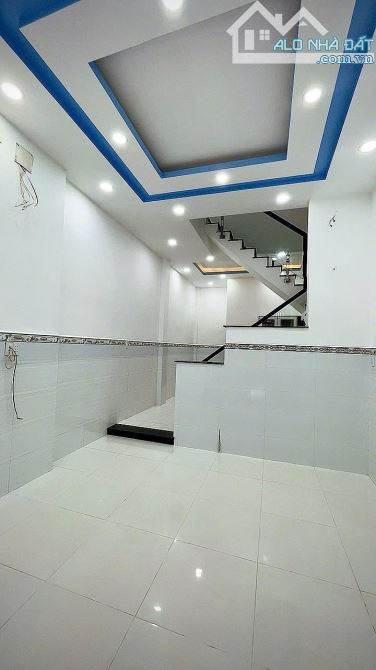 Nhà 3 Tầng, ngay chợ Lê Văn Quới, 41m2, 4 phòng ngủ, Shr, Giá 4,29 tỷ. - 1