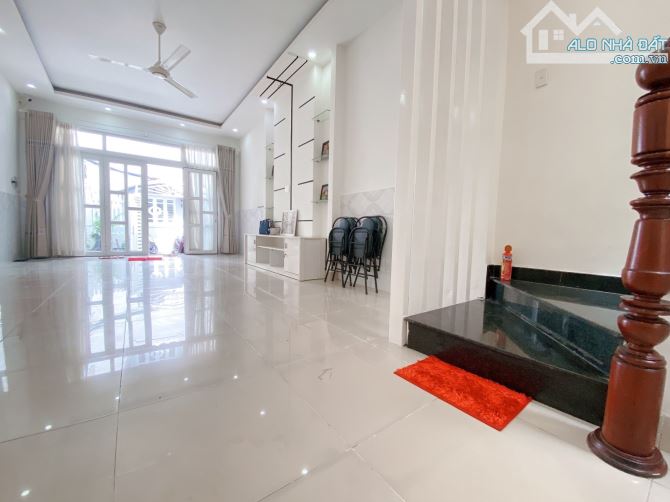 Bán nhà Quận 7, đường Trần Xuân Soạn, 82m2, 2 tầng 3pn, giá 7 tỷ 1 - 1