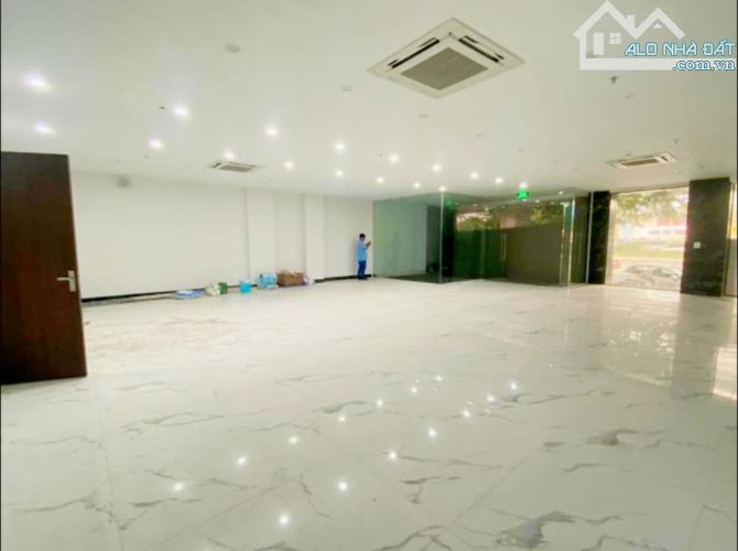 ⚜️ Mặt Phố VIP Phạm Văn Đồng, Cầu giấy 200M2 8T Thang Máy MT 11M, Chỉ 125 Tỷ ⚜️ - 1