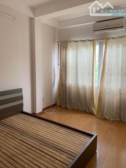 Bán nhà đệp ở luôn Hào Nam Đống Đa. DT32m 5 tầng 4 ngủ MT3m5 Giá 8 tỷ - 2