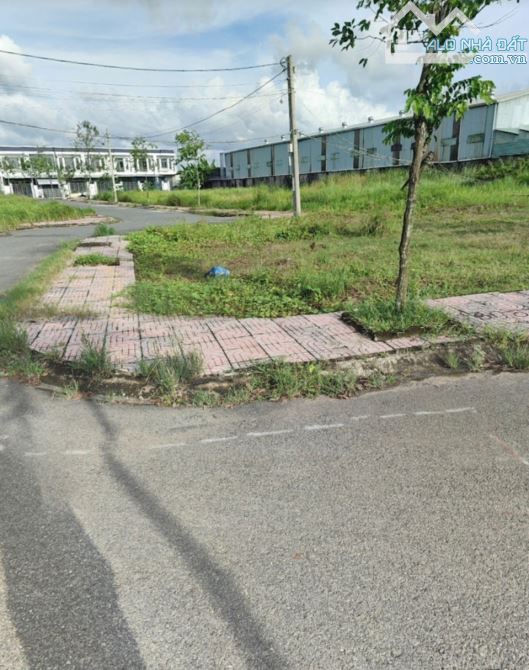 - Bán gấp lô đất 3 Mặt Tiền KDC Long Hoà Huyện Cần Đước phí 2% anh em môi giới - 2