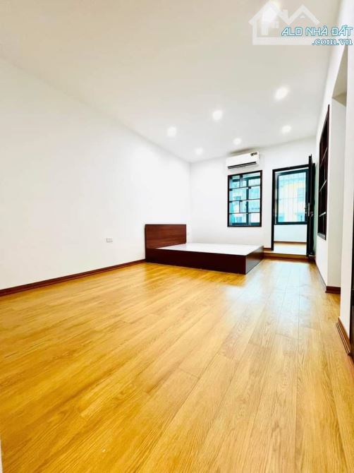 Cần bán nhà Tập Thể Yên Thế Nguyễn Thái Học, 30m2 Nhà Đẹp mua vào ở luôn hơn 2 tỷ có TL - 2