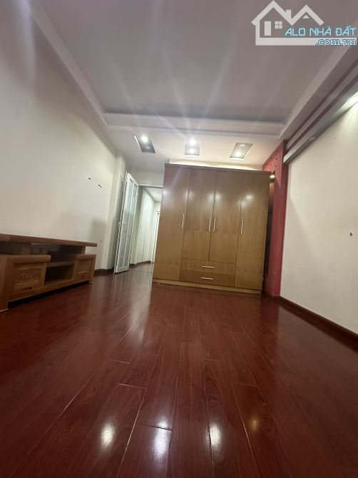 Bán nhà đẹp ở ngày Cầu Giấy. Sổ A4 46m, 5 tầng, MT4m Giá 12.9 tỷ Ngõ ô tô Kdoanh - 3