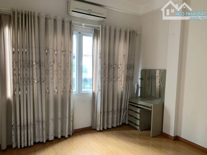 Bán nhà đệp ở luôn Hào Nam Đống Đa. DT32m 5 tầng 4 ngủ MT3m5 Giá 8 tỷ - 3