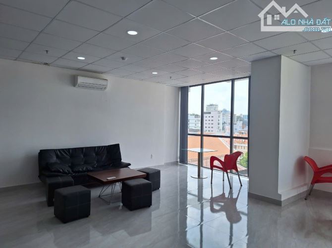 Cho thuê văn phòng 145m2 tầng cao view nhà thờ Tân Định - 3