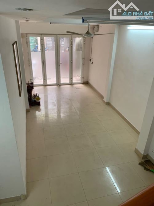 Bán nhà đệp ở luôn Hào Nam Đống Đa. DT32m 5 tầng 4 ngủ MT3m5 Giá 8 tỷ - 4