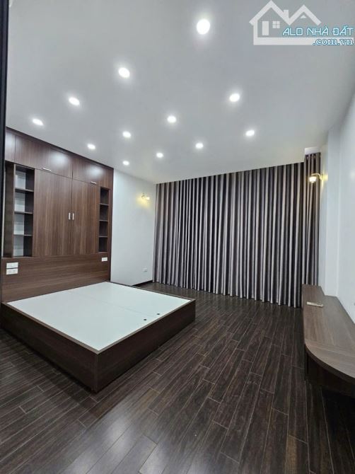 Bán Gấp Nhà Thạch Bàn - Ngõ Thông Ô Tô - 60m2 - 12,9 Tỷ - 5 Tầng Dân Xây - 4