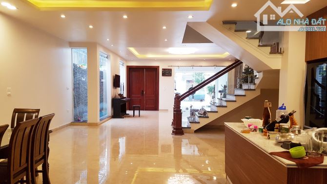 Bán nhà khu Biệt Thự Mê Linh -  Anh Dũng. DT180m2 x 3T - 5