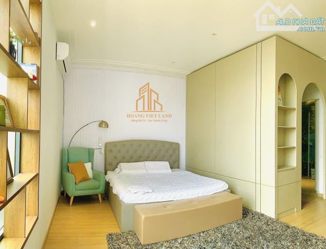 BÁN BIỆT THỰ VILLA 3 LẦU HẺM 181 NGUYỄN KHUYẾN (CÓ HỒ BƠI). DT:10x30M. GIÁ: 12,3 TỶ - 8