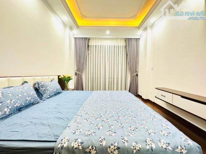 SIÊU PHẨM CẦU GIẤY NHÀ ĐẸP Ở NGAY FULL NỘI THẤT XỊN SÒ hơn 6 Tỷ - DT : 33m x 5 tầng , mặt - 9