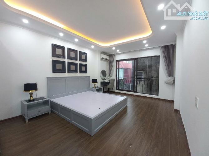 Bán nhà khu Hoàng Cầu, 40m2, 5T, THANG MÁY, KINH DOANH, ô tô gần, 9.5 tỷ.