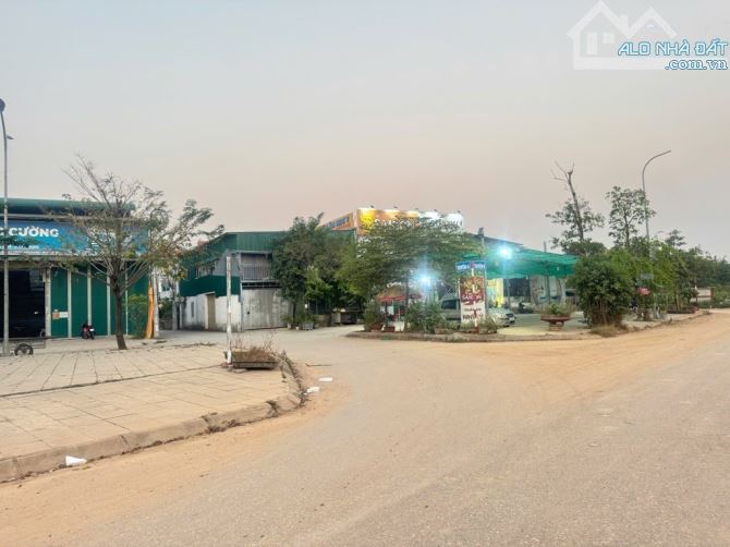 NGÕ THÔNG OTO VÀO ĐẤT- 200m CẦU NHẬT TÂN- GẦN HỒ ĐIỀU HOÀ- KHU VỰC HOT QUAN TÂM NHIỀU- 56m