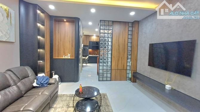 Bán nhà đẹp Hoàng Văn Thụ,Tân Bình,dt 4.5m x 15m có thang máy,hxh,gần sân bay, Chỉ 16.8 tỷ