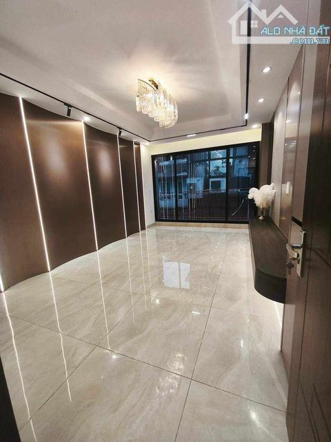 BÁN NHÀ MỚI ! Mặt Phố Đông Các - Đống Đa, 2 Thoáng, 7 Ngủ: 65m2 x 5T, Mt: 3.9m