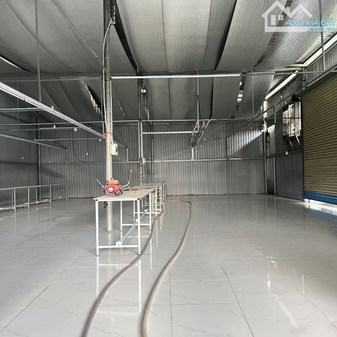 Cho thuê kho xưởng 250m2 nền gạch điện 3 pha