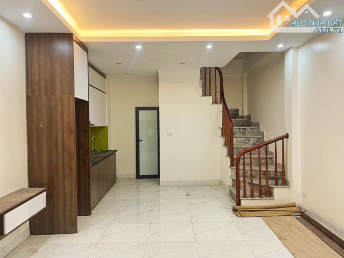 NHÀ ĐẸP TRUNG TÂM VIỆT HƯNG, GẦN Ô TÔ TRÁNH, 35 M², 5 TẦNG, MT 4,2 M, HƠN 5 T.Ỷ XÍU - - 1