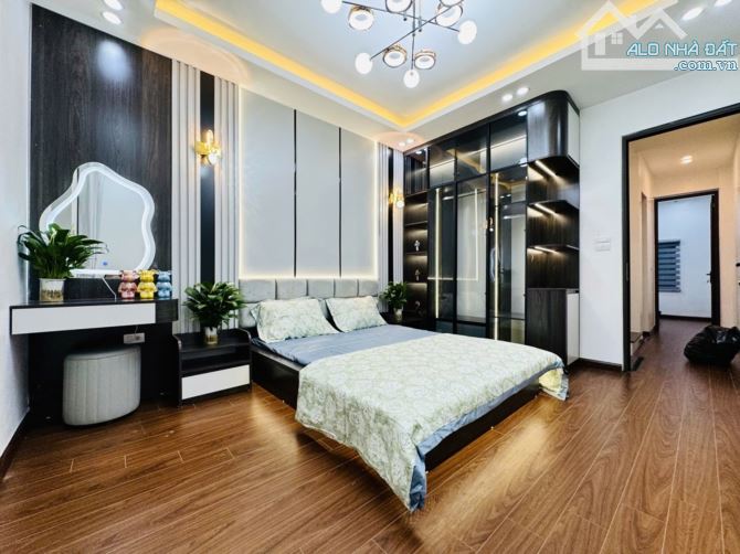 THANH XUÂN - NHĨNH 6 TỶ- 4 TẦNG - ÔTÔ ĐỖ CỬA - DT 38M, MT 3,5M, - 1