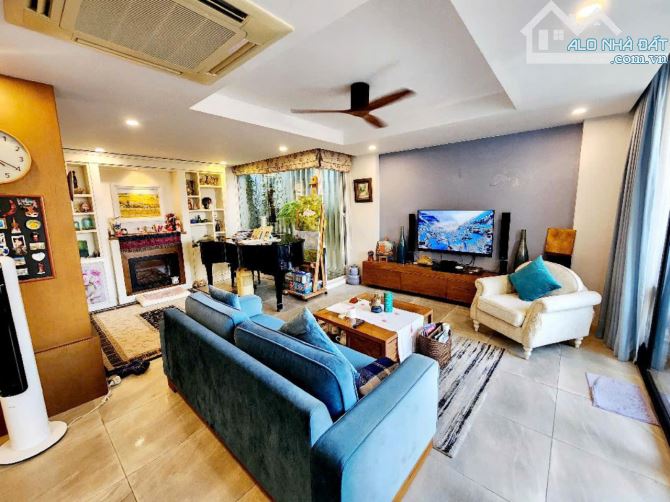 Biệt thự Tân Tây Đô 302m2- 3 tầng-MT12, vị trí đẹp, giá 32,5 tỷ - 1