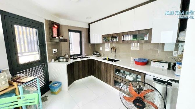 NHÀ LÔ GÓC 3 MẶT HXT,TRỊNH ĐÌNH TRỌNG Q.11,44M²,5 TẦNG ,HOÀN CÔNG ĐỦ,KINH DOANH ĐỈNH,5PN - 2