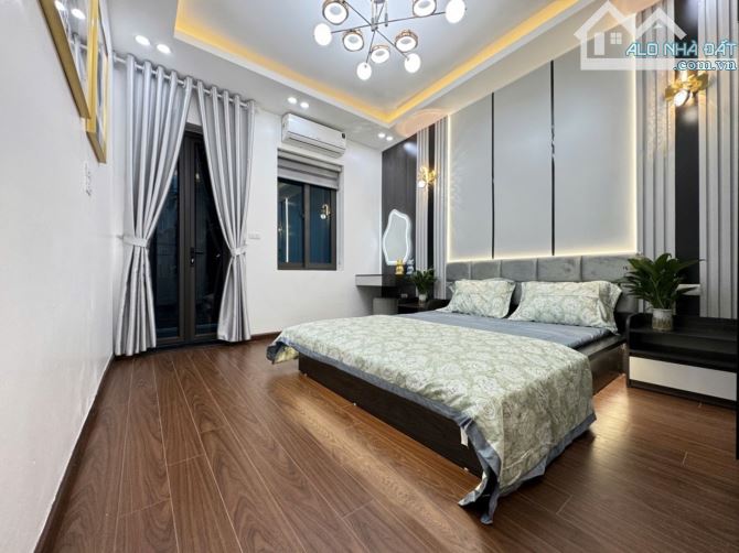 THANH XUÂN - NHĨNH 6 TỶ- 4 TẦNG - ÔTÔ ĐỖ CỬA - DT 38M, MT 3,5M, - 2