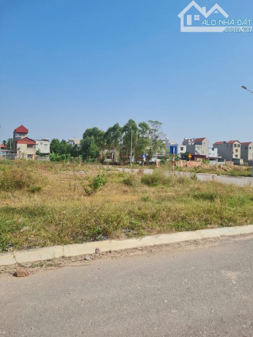 Bán Đất Đấu giá gần VIN HOME  Đồng Sơn, TP Bắc Giang. 108m2- MT 6m. đường 21m. Giá 3,5 tỷ - 2