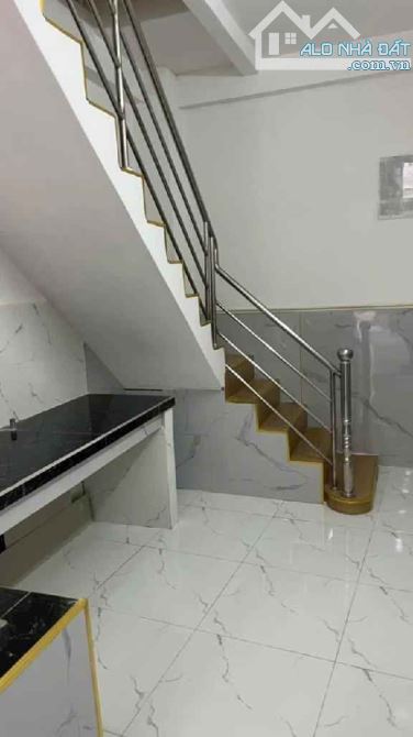 Bán Nhà HXH 2 tầng mặt tiền 6m, 45m2,vị trí đẹp Lã Xuân Oai - Nhỉnh 4 tỷ - 3