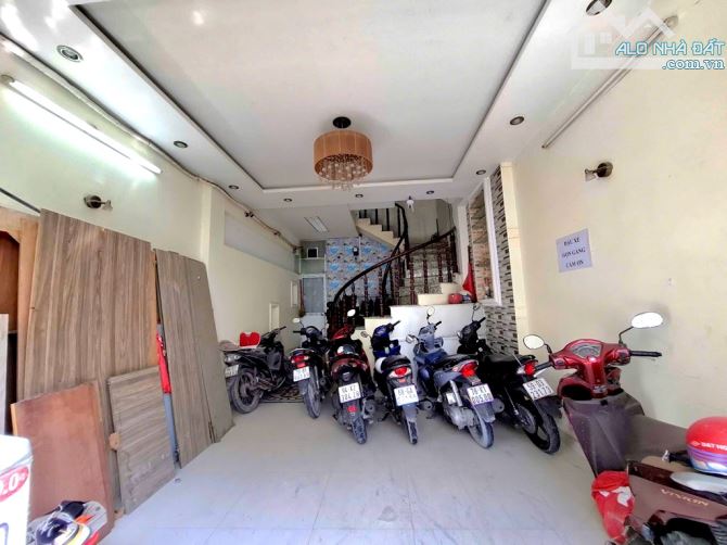 HẺM 8M CÁCH MT HOÀNG HOA THÁM P13 10 BƯỚC CHÂN, NGAY NHÀ GA T3,5 TẦNG, THU 30TR,11.X - 3